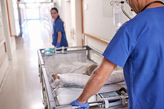 Klinik-Blog: Mutter auf Neugeborenen-ITS – der Weg nach vorn